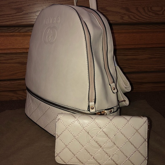 Backpack - Picture 3 of 4